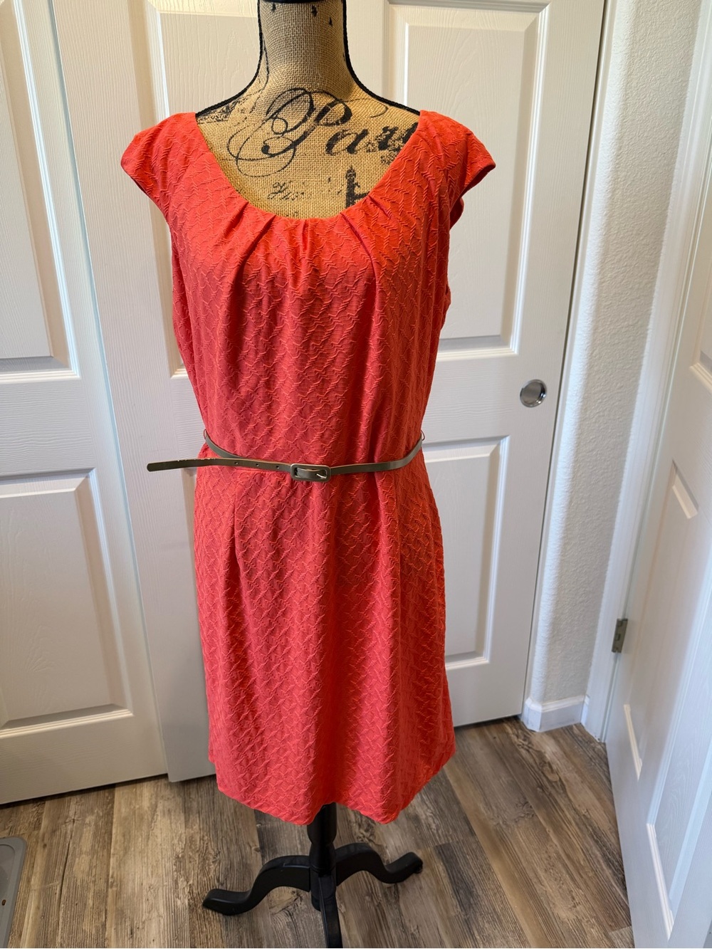 madison leigh Coral Textured Cap-Sleeve Midi Dress